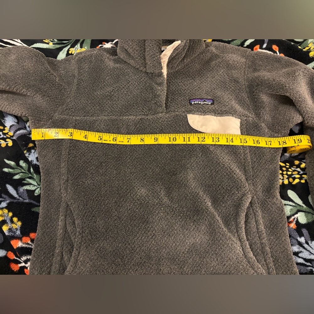 Patagonia Charcoal Fleece with Cream Accent - Picture 6 of 10